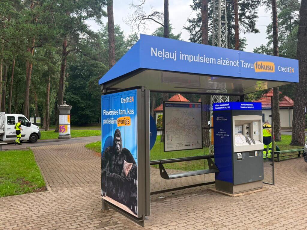 Nestandarta pieturvietu reklāmas noformējums